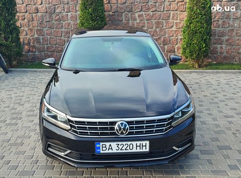 Volkswagen Passat 2018 черный - фото 4
