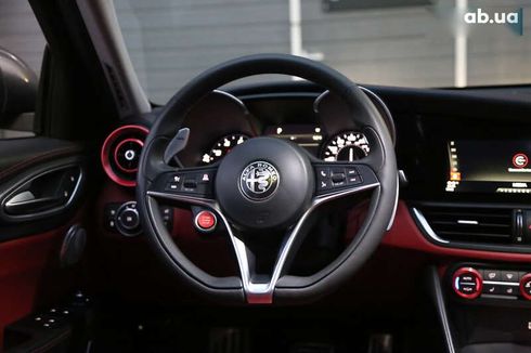 Alfa Romeo Giulia 2017 - фото 16