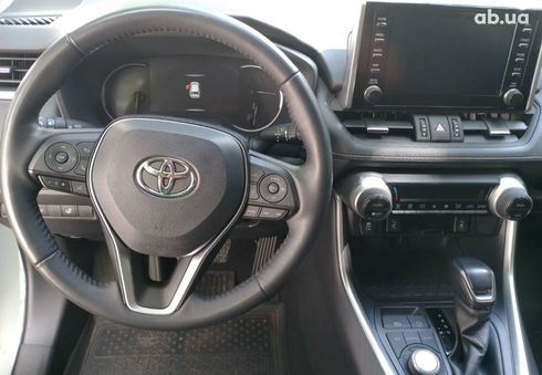 Toyota RAV4 2020 зеленый - фото 6