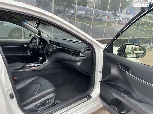 Toyota Camry 2020 - фото 23