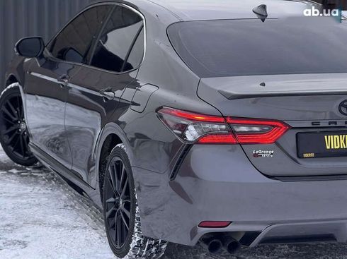 Toyota Camry 2022 - фото 22