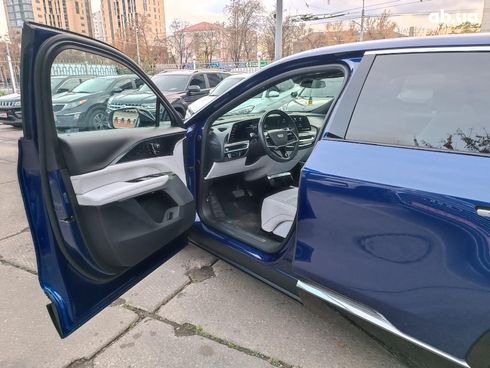 Cadillac Lyriq 2023 синий - фото 46