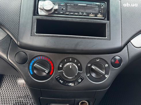 Chevrolet Aveo 2008 черный - фото 20