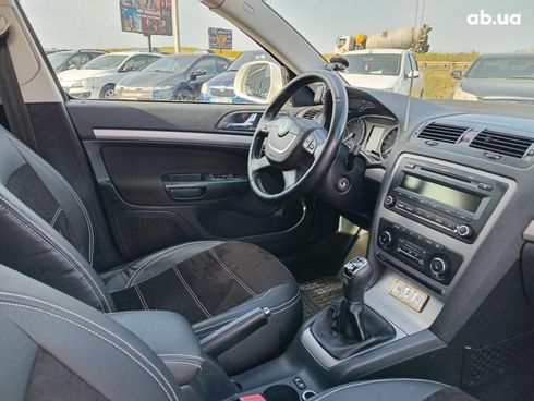 Skoda Octavia 2012 белый - фото 11