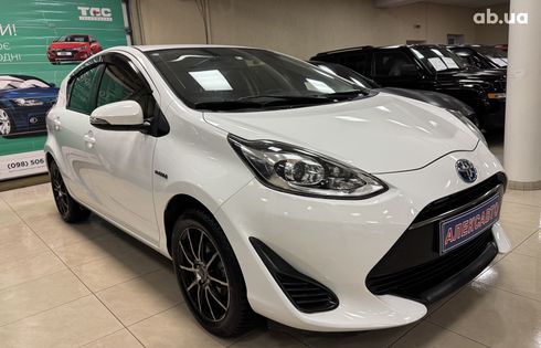 Toyota Aqua 2018 белый - фото 5