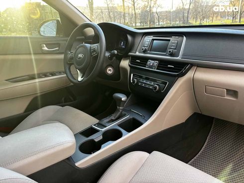 Kia Optima 2017 белый - фото 51
