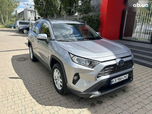 Toyota RAV4 2020 - фото 2