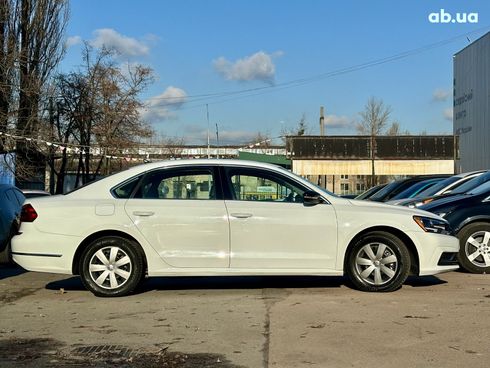 Volkswagen Passat 2018 белый - фото 6
