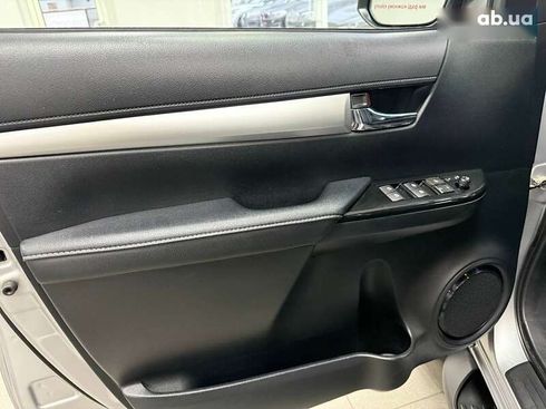 Toyota Hilux 2018 - фото 16