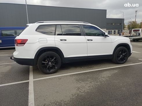 Volkswagen Atlas 2018 белый - фото 14