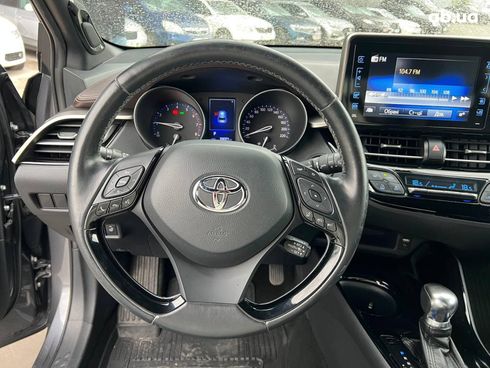 Toyota C-HR 2017 серый - фото 23