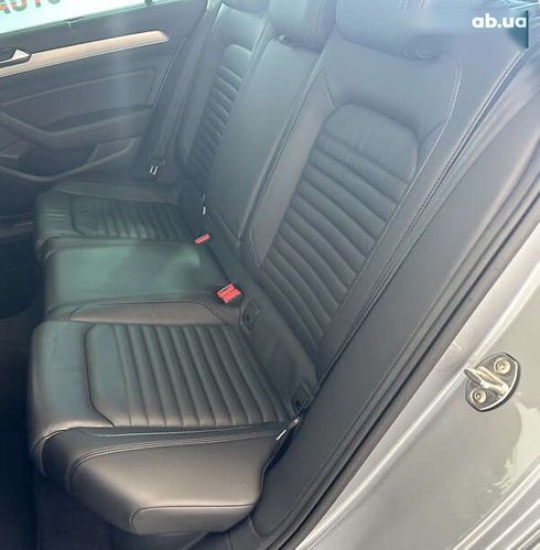 Volkswagen Passat 2019 - фото 24