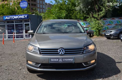 Volkswagen Passat 2012 коричневый - фото 2