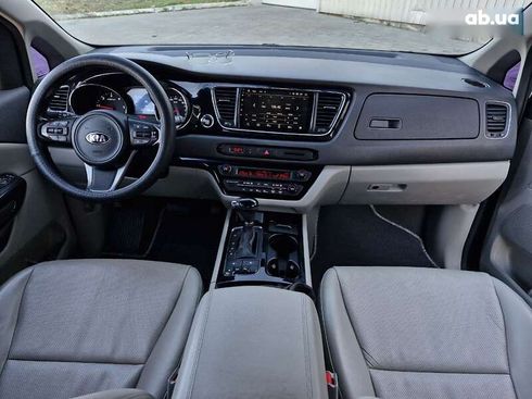 Kia Carnival 2015 - фото 22