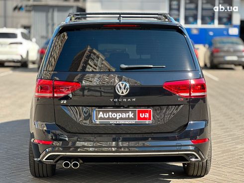 Volkswagen Touran 2017 черный - фото 6
