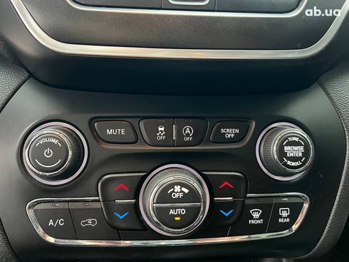 Jeep Cherokee 2018 зеленый - фото 59