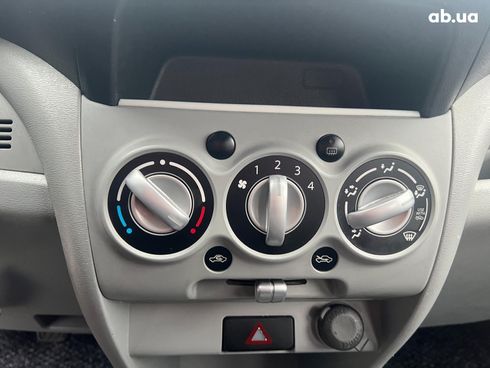 Nissan Pixo 2009 красный - фото 20