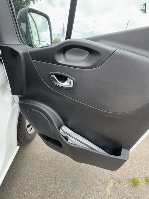 Renault Trafic 2020 - фото 28