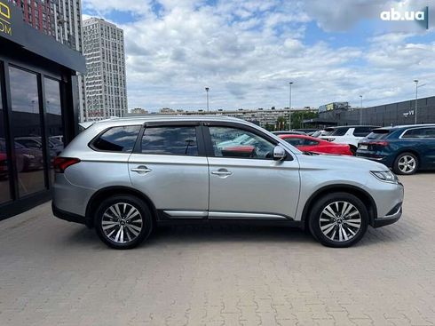 Mitsubishi Outlander 2023 - фото 7