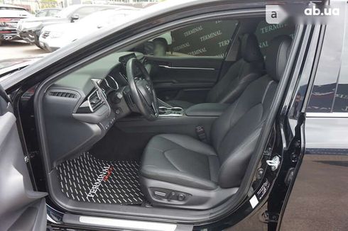 Toyota Camry 2021 - фото 18