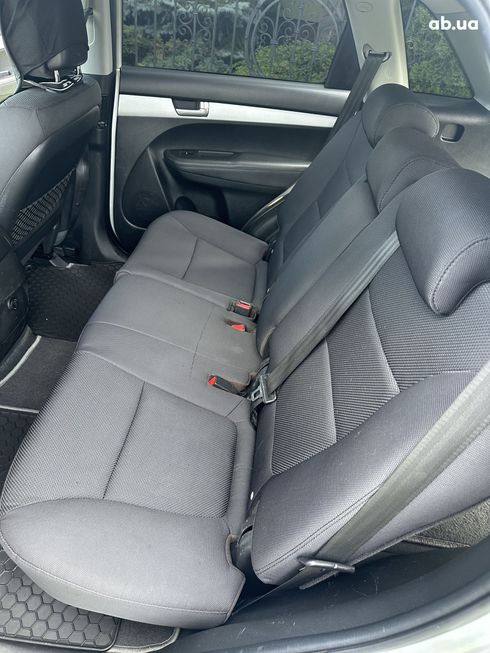 Kia Sorento 2012 серебристый - фото 16