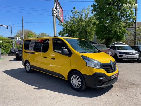 Renault Trafic 2017 желтый - фото 9
