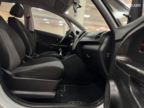 Kia Venga 2010 серый - фото 9