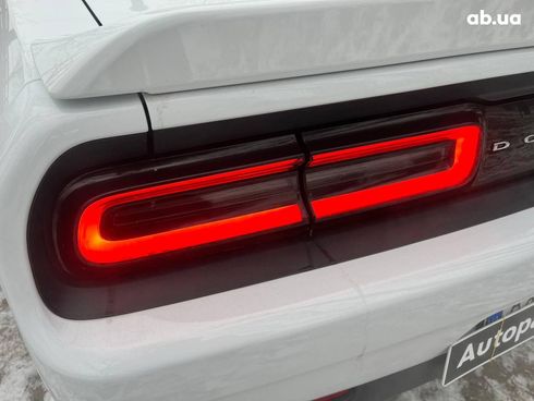 Dodge Challenger 2019 белый - фото 12