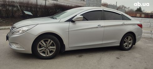 Hyundai Sonata 2012 серебристый - фото 7