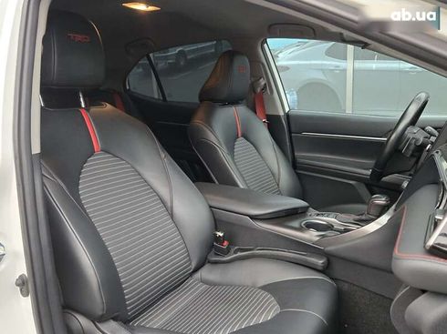 Toyota Camry 2021 - фото 11