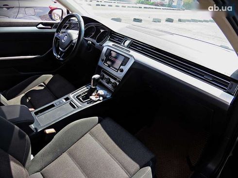 Volkswagen Passat 2017 - фото 17