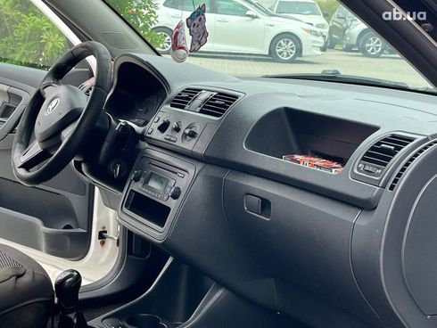 Skoda Fabia 2014 белый - фото 17