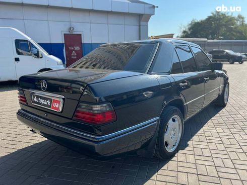 Mercedes-Benz 280 1994 черный - фото 5