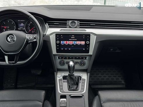 Volkswagen Passat 2017 - фото 27