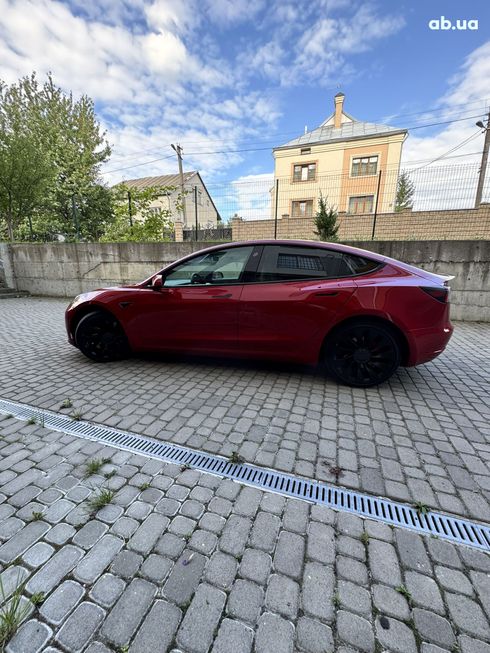 Tesla Model 3 2021 красный - фото 3