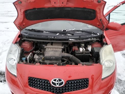 Toyota Yaris 2006 красный - фото 10