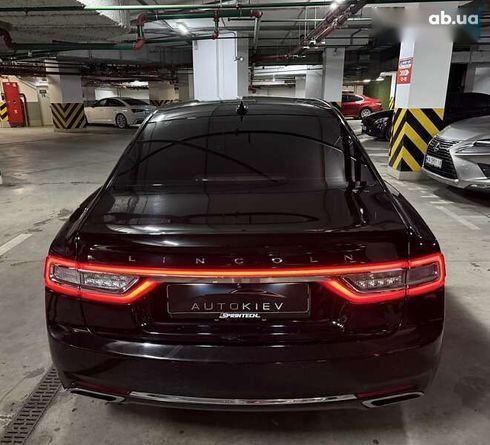 Lincoln Continental 2018 - фото 12