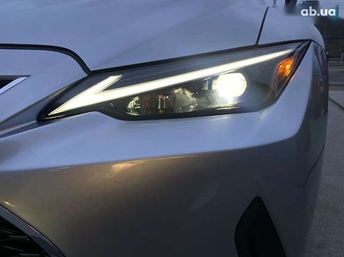 Lexus IS 2021 - фото 10