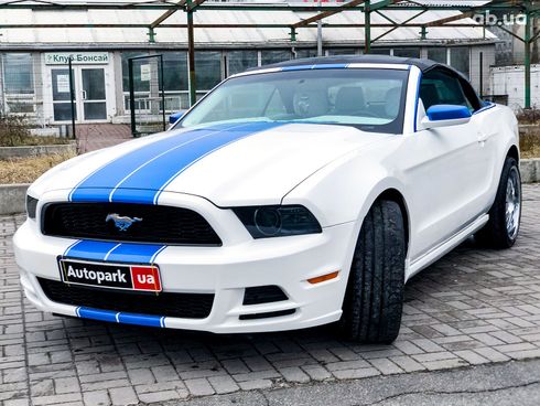 Ford Mustang 2014 белый - фото 1