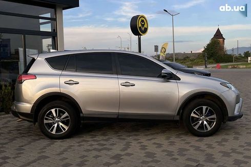Toyota RAV4 2016 - фото 8