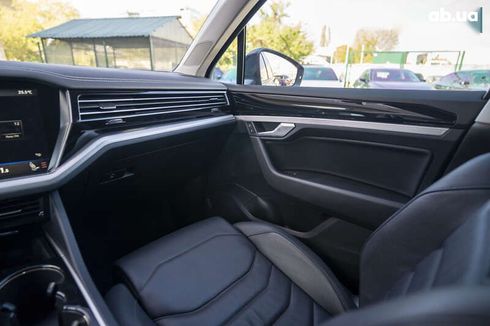 Volkswagen Touareg 2019 - фото 19
