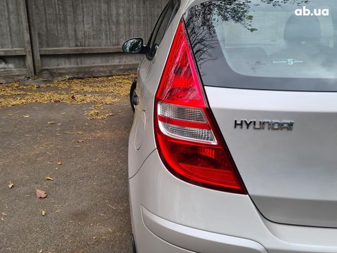 Hyundai i30 2011 бежевый - фото 13