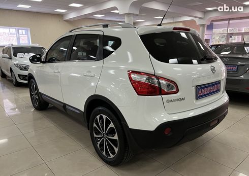 Nissan Qashqai 2010 белый - фото 14