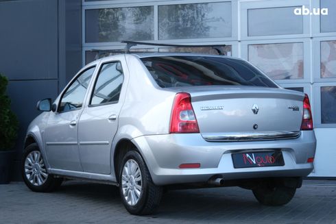 Renault Logan 2012 серебристый - фото 3