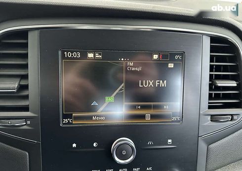 Renault Megane 2019 - фото 24