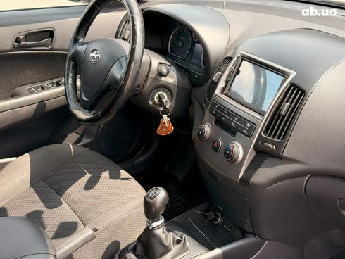 Hyundai i30 2010 черный - фото 14