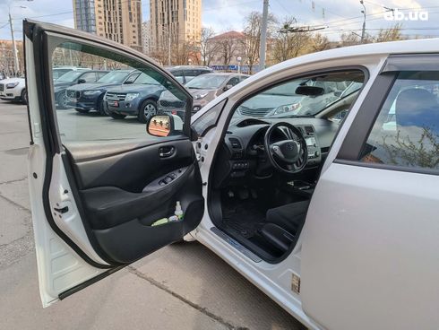 Nissan Leaf 2014 белый - фото 11
