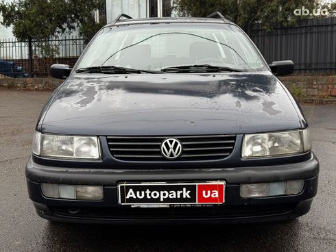 Volkswagen passat b4 1996 синий - фото 4