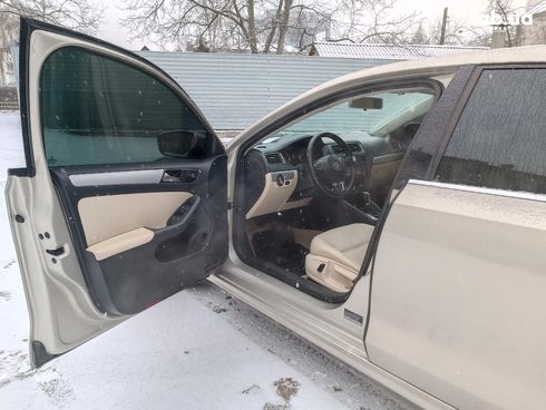 Volkswagen Jetta 2012 бежевый - фото 19