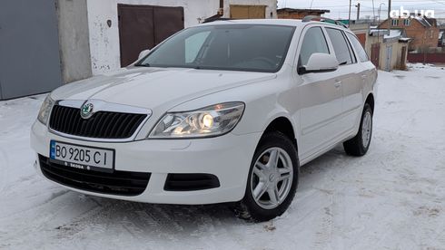 Skoda Octavia 2010 белый - фото 3